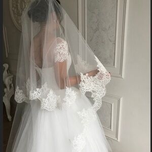 Lace trim wedding veil